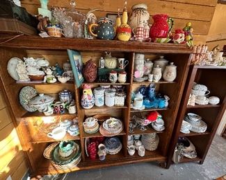 Tons of vintage kitchen items.