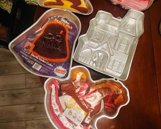 You know you want a Darth Vader cake!!