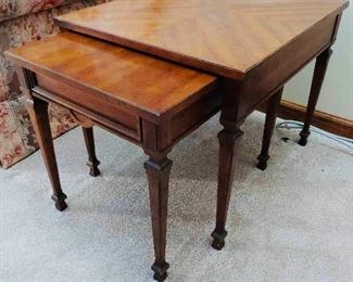 Set of two nesting tables