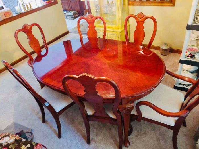 Queen Anne style dining table with 6 chairs