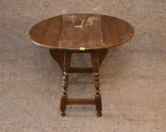 Lot #227 0 Small Drop Leaf End Table 