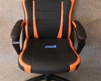 Lot #2b - Cyberpower Gaming Chair
