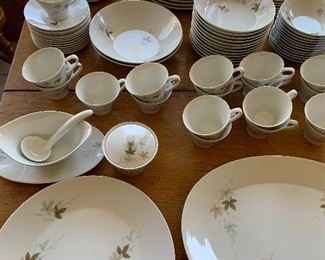 Mikasa "Concord" pattern, large set