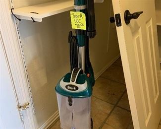 Shark bagless vac