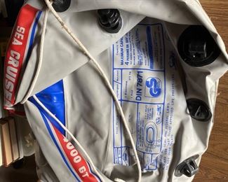 Inflatable boat (comes with brand new oars 