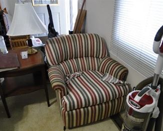 Oversized comfortable chair, and nice side table that would make a perfect project piece