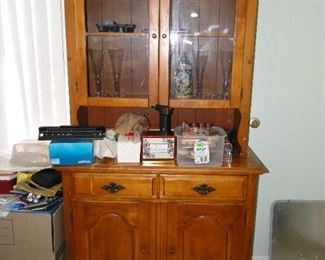 Vintage cabinet, perfect for your home as is, or if so inclined a perfect project piece.