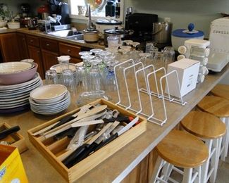 Are those counter height barstools?? Well yes they are, and just look at that nice clean kitchen filled with all your kitchen essentials