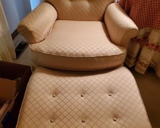 Peach Cloth Chair and Ottoman is great condition