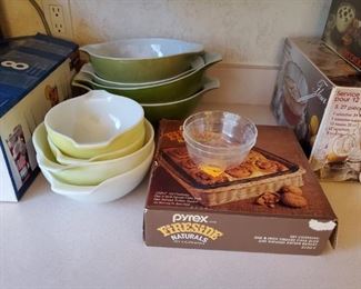 Cinderella Bowls and other Pyrex