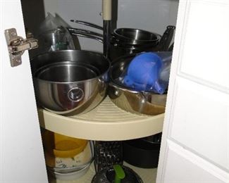 Nice small assortment of pots and pans