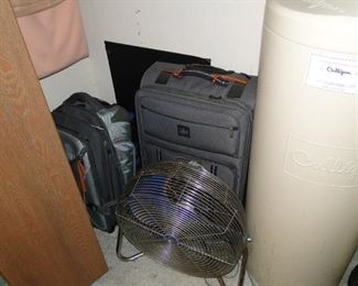 Powerful fan for cooling and luggage too