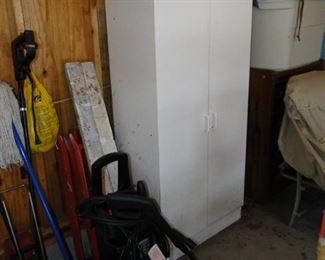 Free standing cabinet