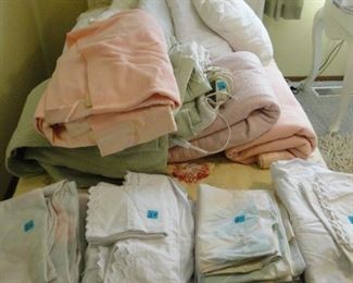 We have very very very clean twin bed linen, and blankets