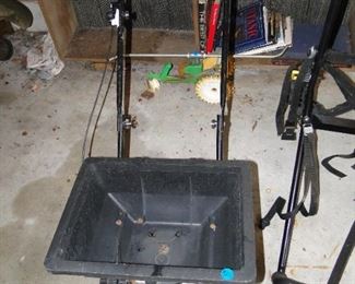 Fertilizer or salt spreader