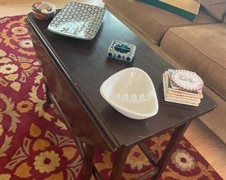 Drop leaf coffee table 