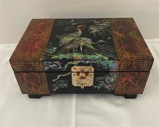 Lacquered inlaid jewelry box