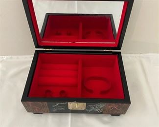 Lacquered inlaid jewelry box