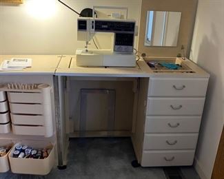 Singer sewing machine w/cabinet