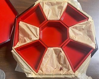 Inlaid lacquered box with inserts - new