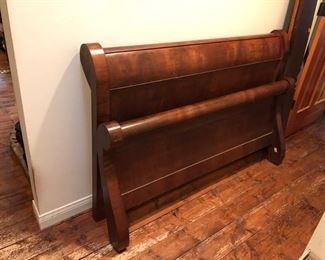 sleigh bed (full)