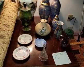 Solid Wood End Table, Green Glass Vessel, 4 Vase Set 