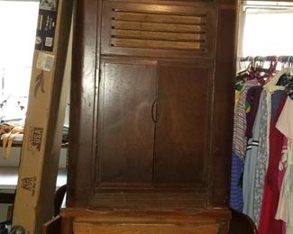 Antique Standup Radio/Record Player