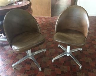 Eating and chatting around the table is more fun with these great Mid-Century Modern chairs. There are six in this set. 