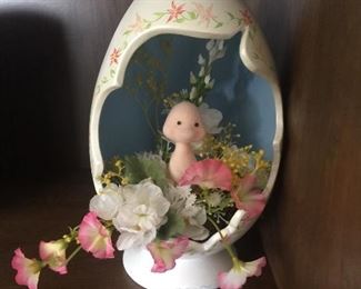 How cute is this 1970s ceramic egg diorama?  The fuzzy duck and pastel flowers make it ideal for Easter. 