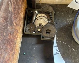 SMALL TRAY OF MACHINEST CUTTING DISCS