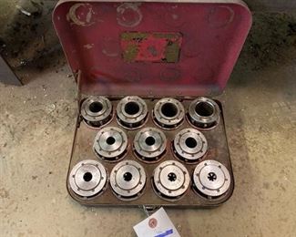 SET OF EXPANDABLE COLLETS