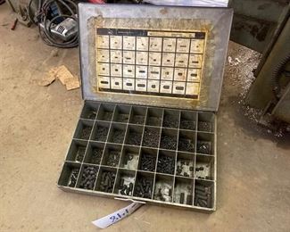 HARDWARE ORGANIZER WITH HARDWARE