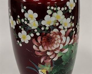 A JAPANESE PIGEON BLOOD CLOISONNE VASE