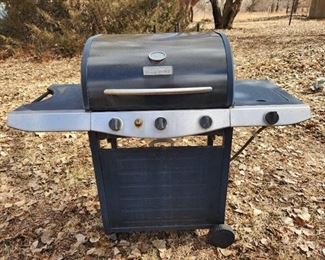 Barbeque Grill with Refillable Tank