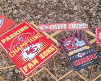 KC Chiefs Signs