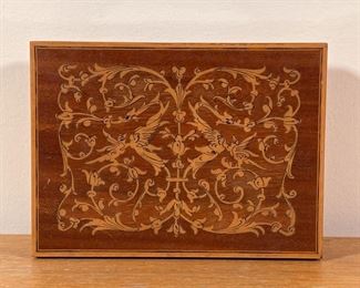 PENWORK BOX | Hinged lid box of small size with contrasting woods
Dimensions: 4-3/8 x 6 in.
