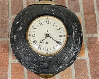 PAINTED ORB CLOCK | Very heavy! Orb-shaped faux bois body with black paint housing a clock face with Roman numerals
Dimensions: h. 14 x dia. 11 in (approx.)