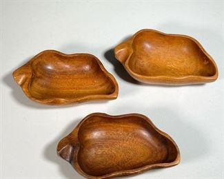 (3PC) PEPPER SHAPED BOWLS | Wooden pepper shaped bowls
Dimensions: l. 8.25 x w. 4.75 in