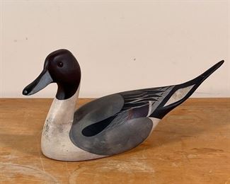 TJ HOOKER DECOY | Ducks Unlimited limited edition 1985-86 with metal plaque to underside
Dimensions: h. 8 x l. 18 in.