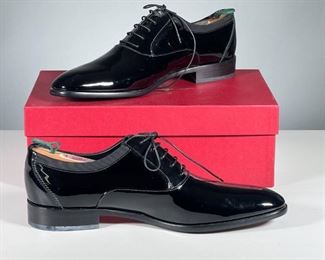 MEN’S FERRAGAMO DRESS SHOES | Salvatore Ferragamo, size 9-1/2 black patent leather dress shoes, accompanied by a non-matching Ferragamo box