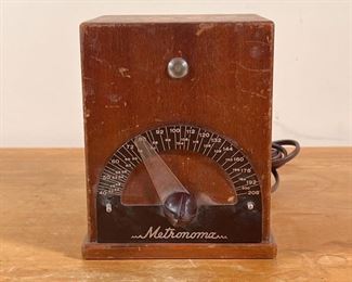 CRYSTAL RESEARCH METRONOME | Manufactured by Crystal Research Laboratiers, Inc., distributed by G. Schirmer, New York
Dimensions: h. 6 x w. 5 in.