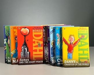 (11PC) ROALD DAHL BOOKS | Collection of softcover Roald Dahl books
