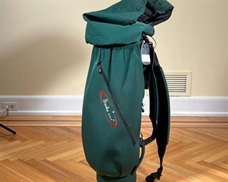 SAEHO GOLF BAG | Green Saeho golf bag
Dimensions: h. 34 in