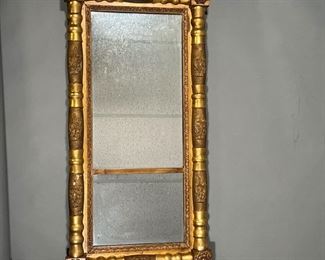 ANTIQUE AMERICAN WALL MIRROR | Gilt wall mirror with half spindles. Decorated with shells, leaves and rosettes at the corners.0
Dimensions: w. 20 x h. 40 in