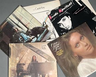 (5PC) VINYL RECORDS | Carole King "Tapestry" (SP7709) "Music" (SP77013) and "Writer" (SP77006), Oliva Newton John "Have You Never Been Mellow" (MCA-2133), and Linda Ronstadt "Mad Love" (5E-510)