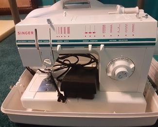 Singer Sewing Machine with Case