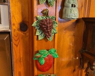 mammy string holder and fruit decor