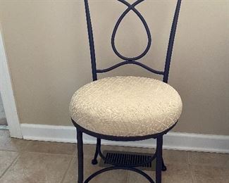 (F4) $25. Single Chair. Metal frame with cushion.  Floor to seat is 19". Floor to top of back is 32"