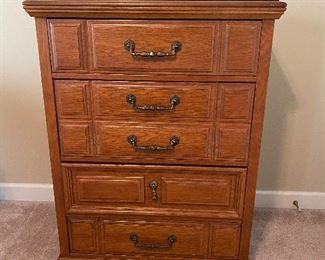 (F5) $100. Bassett Furniture 4-drawer dresser. All drawers slide easily. Measures 18" deep x 32" wide x 42" tall. 