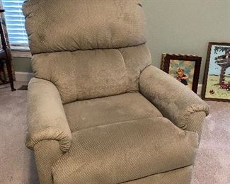 (F15) $100. Push button power recliner. Works great. Overall very good condition. Purchased 2013. 